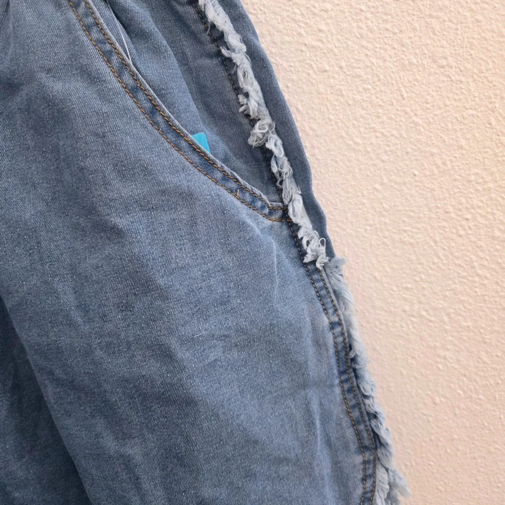 High Waisted Elastic Paperbag Denim Shorts Medium Wash Raw Frayed Hem Small NWT - Picture 3 of 6
